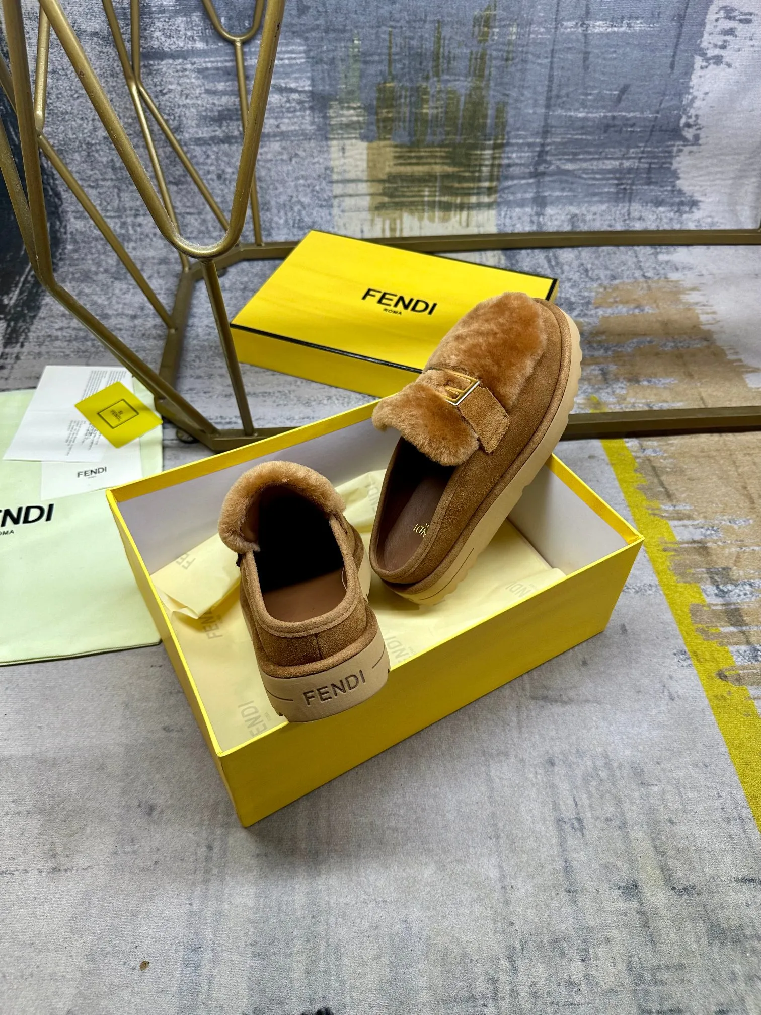 p518🐮🐮FENDI’s latest après-ski casual round-toe flat shoes. Made of black suede material, with straight fur tongue of the same color. Decorated with Baguette hardware in gold-finish metal. Thick black non-slip sole with FENDI logo on the heel, women's sizes 35-40, men's 39-45